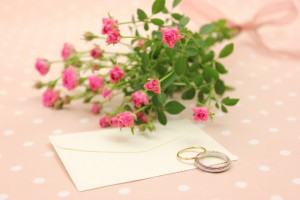 プロポーズの花束と婚約指輪