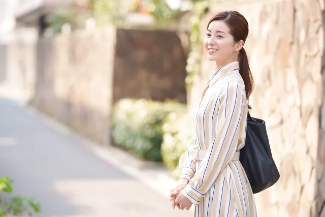 お見合いで女性が選ぶべき服装｜NG実例と好印象コーデのコツの画像