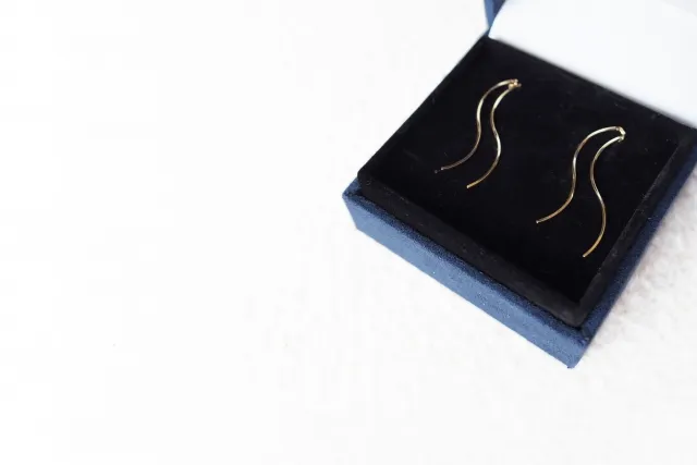 真剣交際中のホワイトデーに贈る小箱入りピアスのプレゼント