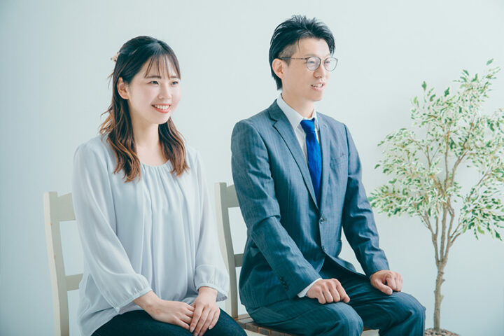 婚約し成婚退会するカップルのイメージ（結婚相談所KMA）