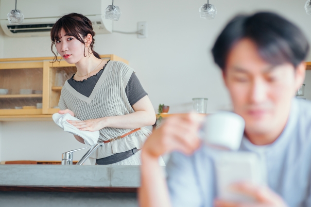 やきもちを焼く女性心理とは？婚活で見極めたい嫉妬のサインと対処法の画像