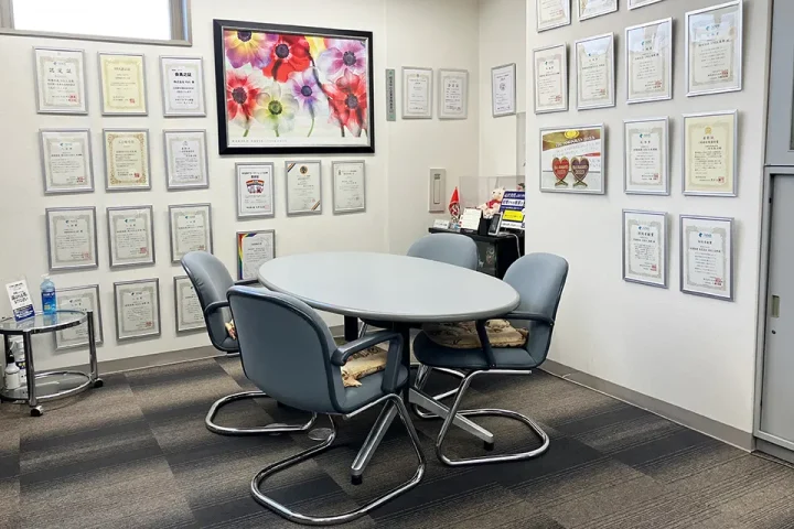 ノスタルジックな雰囲気のKMAの相談室