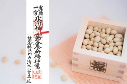 武蔵一宮氷川神社の御神札と枡に入った福豆の写真