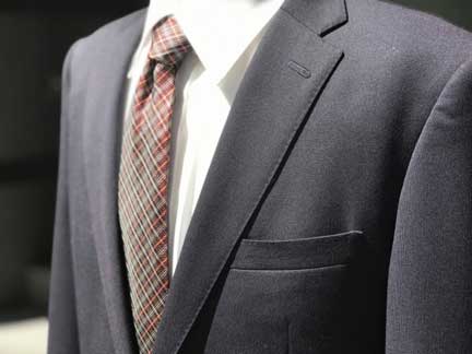 お見合いで好印象を与える男性のスーツコーデ（上半身・顔なし）