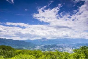 美の山公園から望む武甲山と秩父盆地