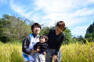 米どころ新潟の田園風景と家族